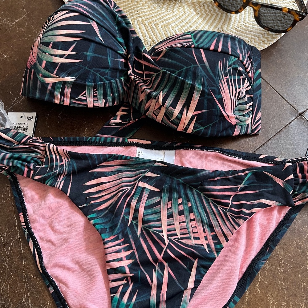 Tripical Bikini Bar IIi